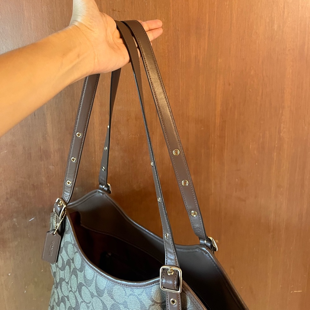 COACH Meadow Shoulder Bag Signature Canvas Khaki Saddle CM076 - Picture 9 of 16